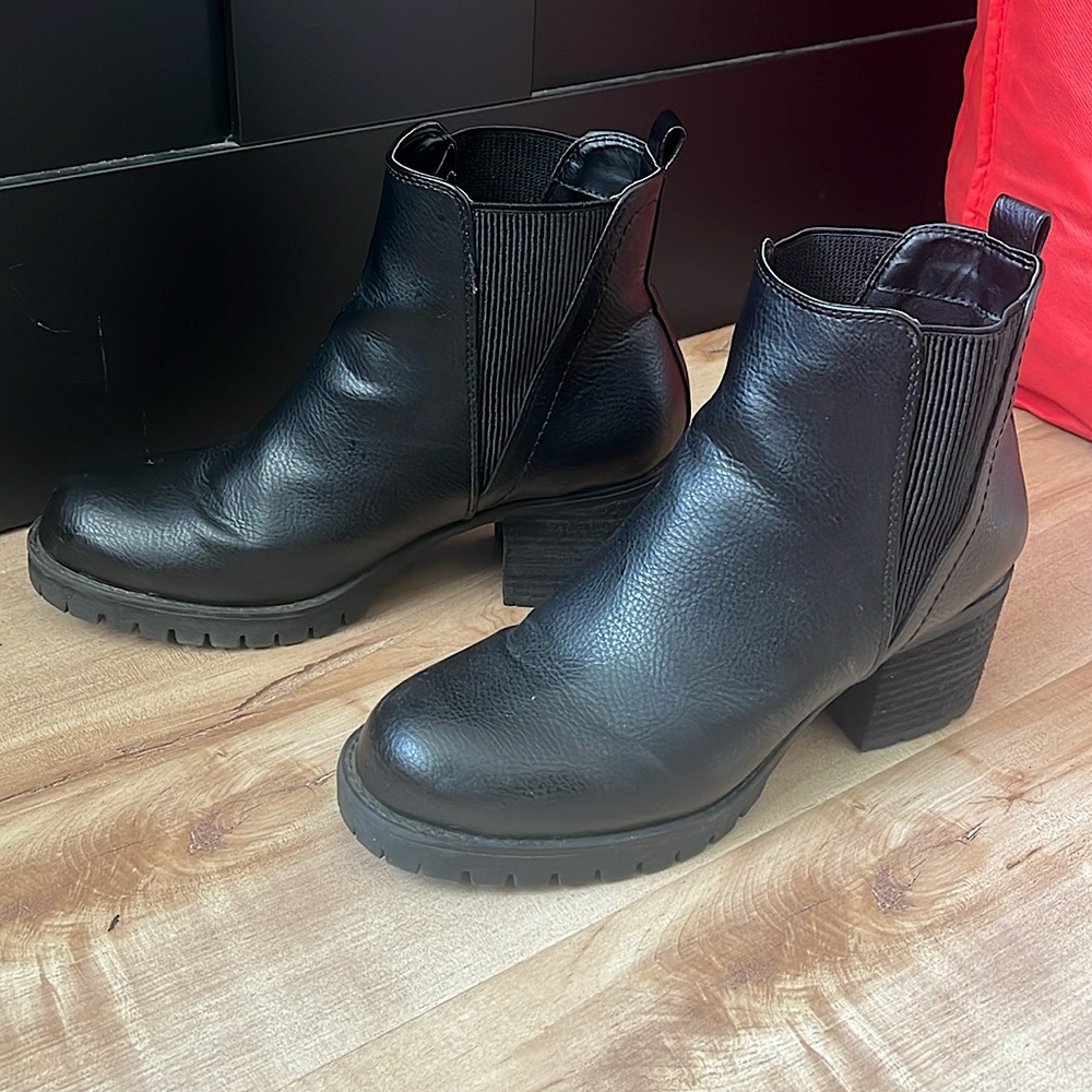 Black Chelsea Boot